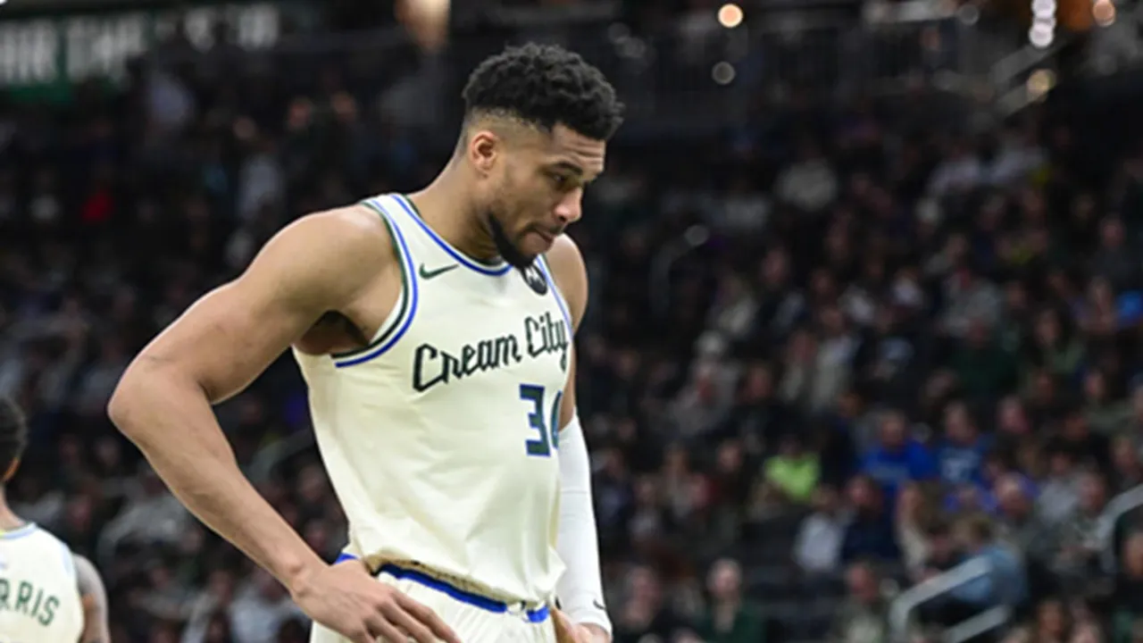 Bucks Dicemooh Fans Sendiri, Antetokounmpo: Saya Membalasnya