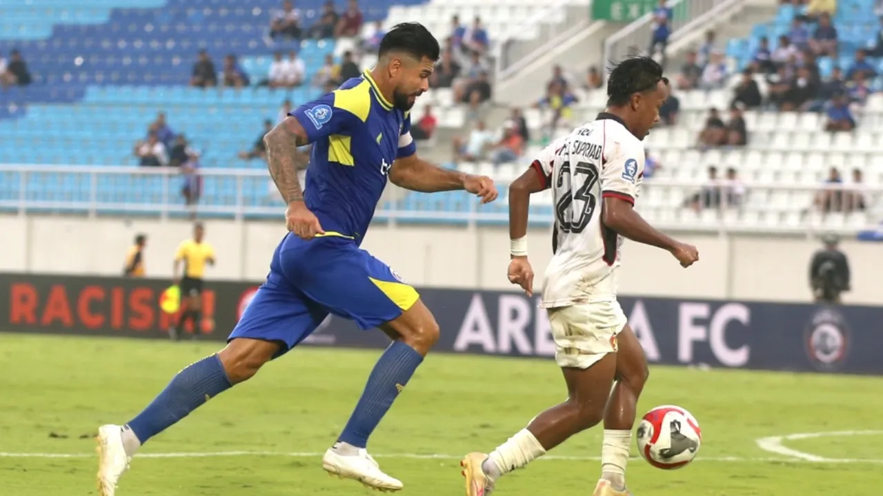 Gelandang Arema FC, Julian Guevara di laga kontra Persik Kediri/foto dok ILeague