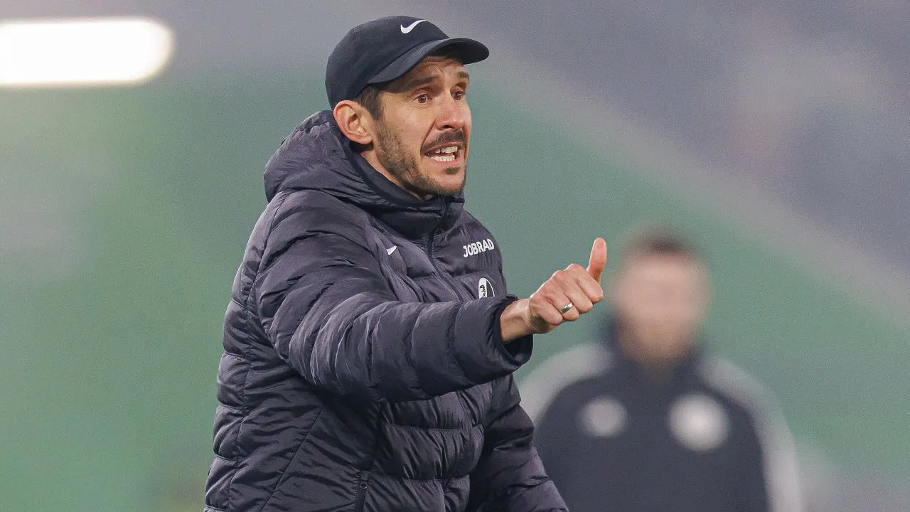 Julian Schuster. (Foto: Max Ellerbrake - firo sportphoto/Getty Images)