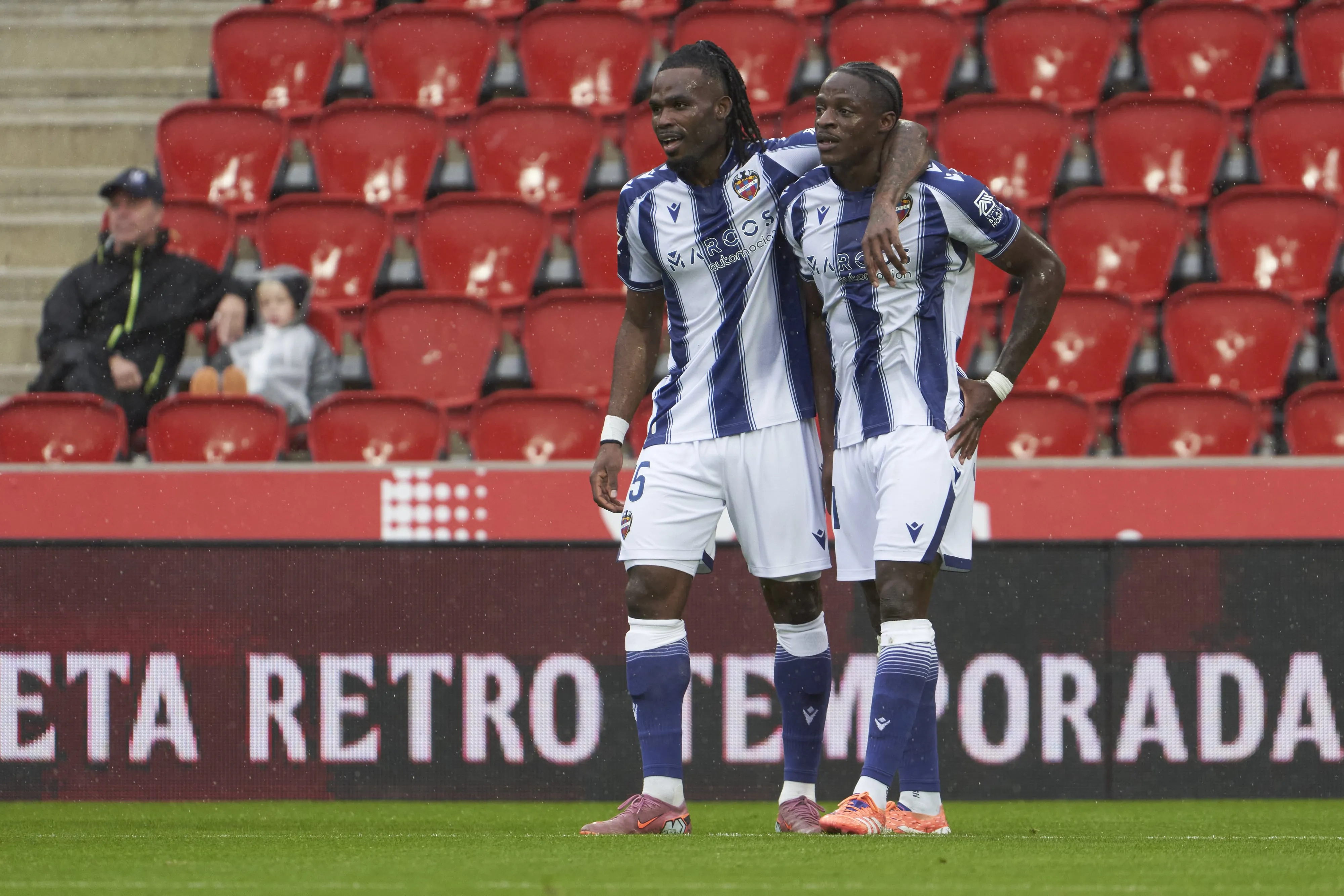 Levante Terima Tawaran Besar untuk Penyerang Andalan Mereka - sumber: (footballespana)