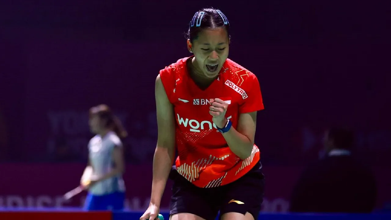 Putri KW harus bekerja keras kalahkan Michelle Li. (Gambar: PBSI)