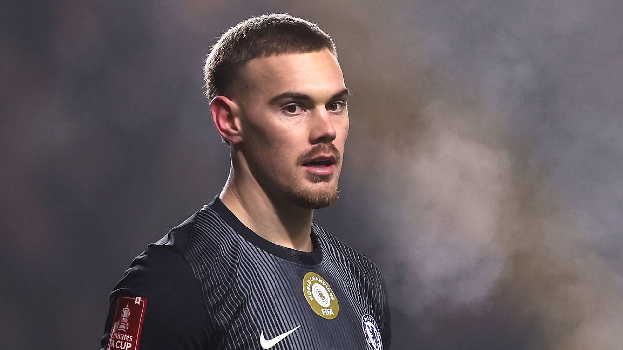 West Ham Bidik Filip Jorgensen, Chelsea Ogah Lepas Sang Kiper Muda