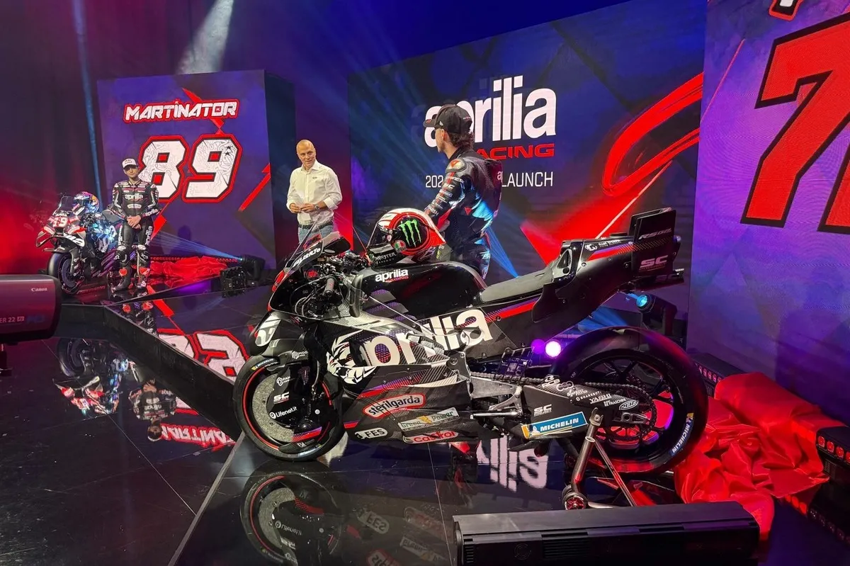 Aprilia Tampilkan Desain Baru untuk MotoGP 2026 - sumber: (motorsport)