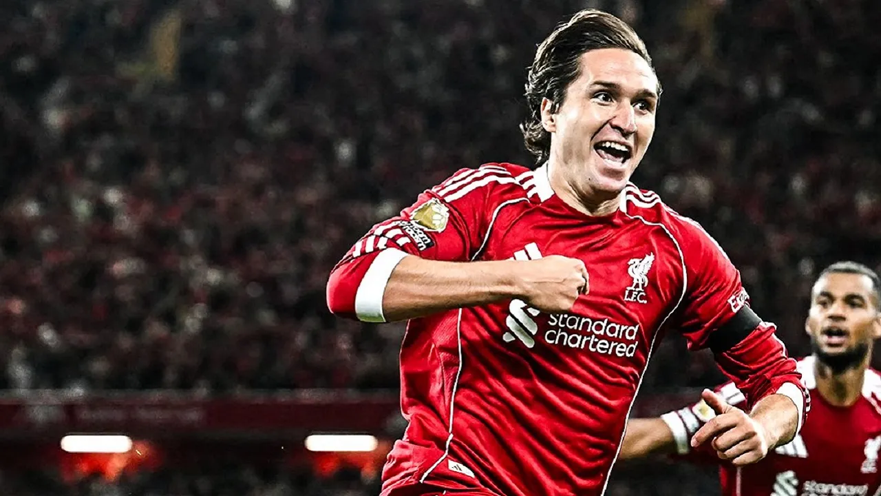 Penyerang Liverpool Federico Chiesa dirumorkan kembali ke Juventus (Image: Getty)