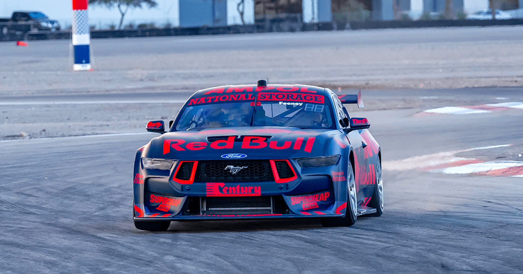 Max Verstappen Tantang Bakat Red Bull di Laga Bersejarah - sumber: (racingnews365)