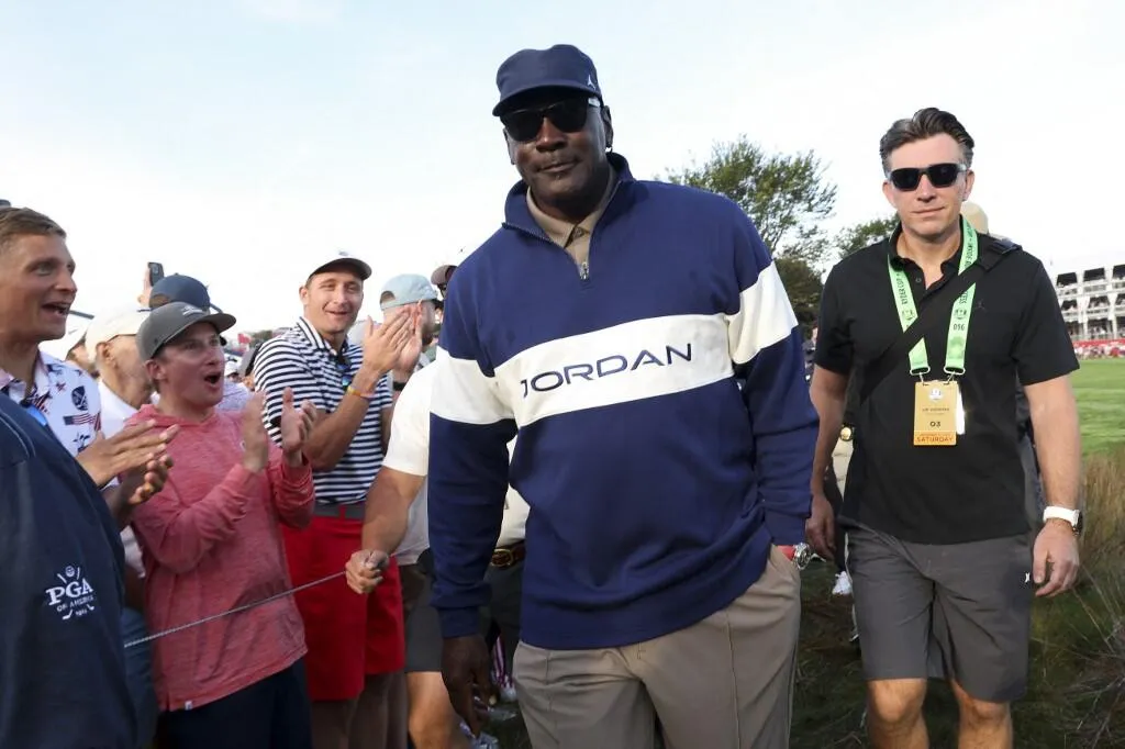 Tirico Tanggapi Kritikan Program Michael Jordan di NBC - sumber: (mainbasket)