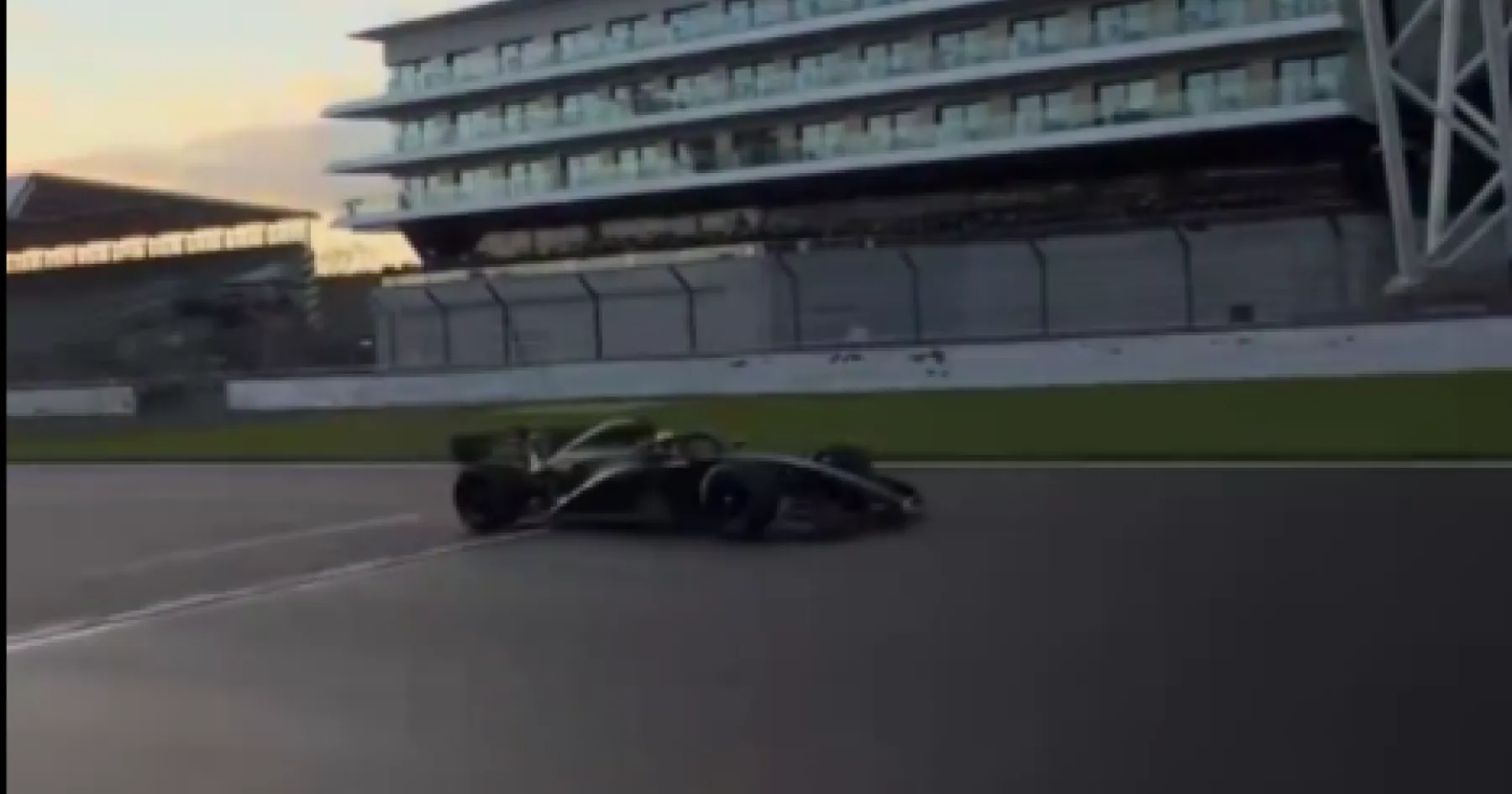 Cadillac Rampungkan Shakedown, Mesin Ferrari Pertama Kali Terdengar - sumber: (racingnews365)