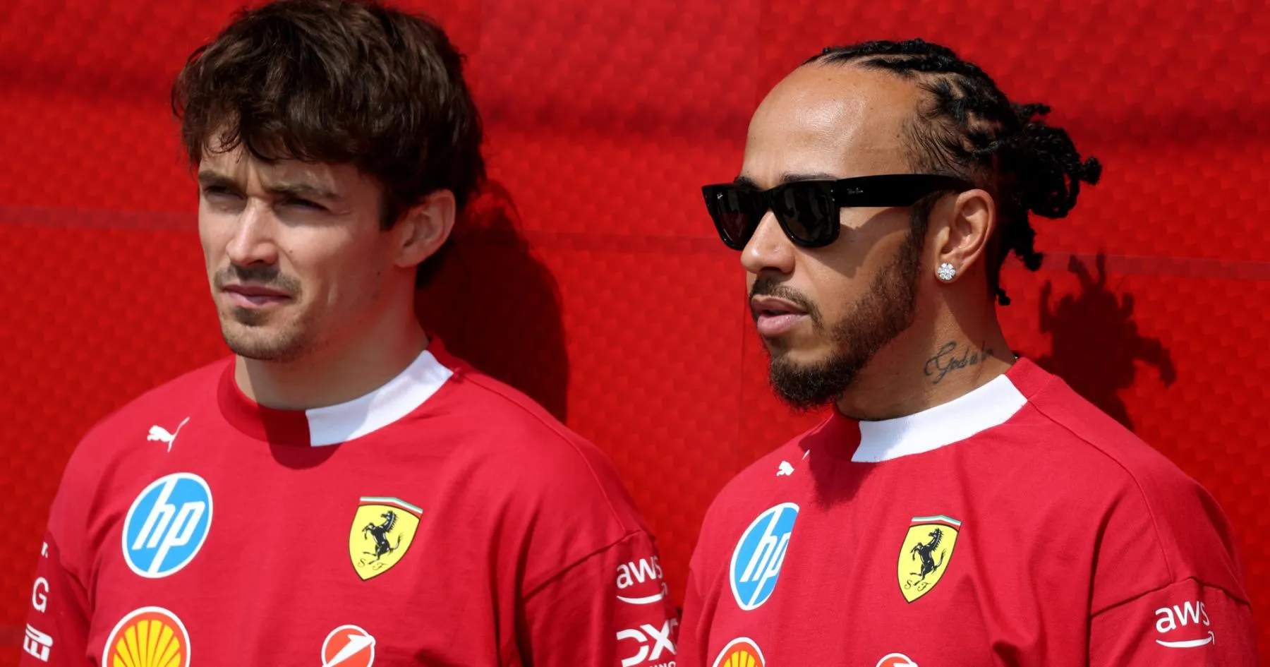 Hamilton dan Leclerc Saksikan Ferrari Nyalakan Mesin F1 - sumber: (racingnews365)