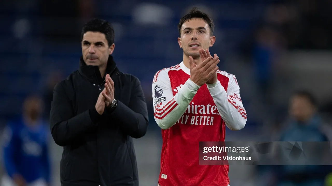 Mikel Arteta dan Martin Zubimendi. (Foto: Visionhaus/Getty Images)