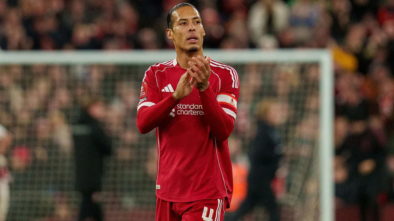 Penampilan Virgil van Dijk saat Liverpool menghadapi Barnsley di putaran ketiga Piala FA. (Foto: Steven Halliwell/MI News/NurPhoto)