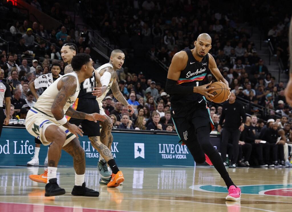 Wemby dan Johnson Cukur Gundul Usai Kekalahan dari Thunder - sumber: (mainbasket)