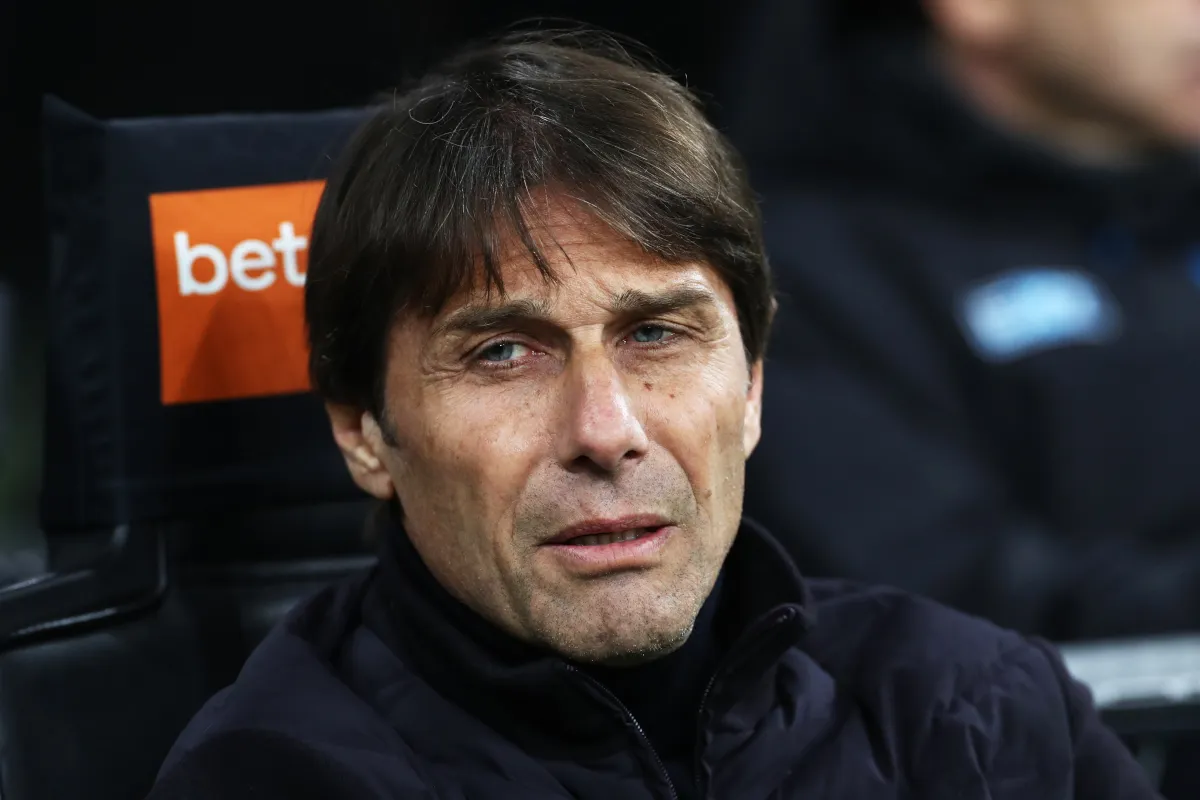Conte Tegaskan Napoli Tanpa Kabar Baru Soal Cedera Pemain - sumber: (footballitalia)