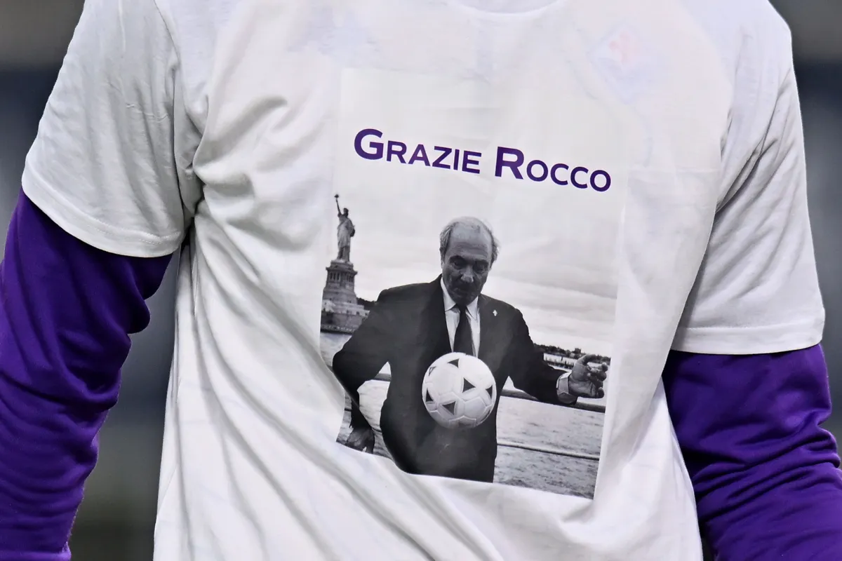 Fiorentina Kenang Presiden Commisso di Laga Perdana Pasca Wafat - sumber: (footballitalia)