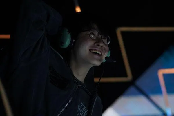 Team Spirit Tergeser ke Lower Bracket Usai Kalah dari SRG - sumber: (ggwp)