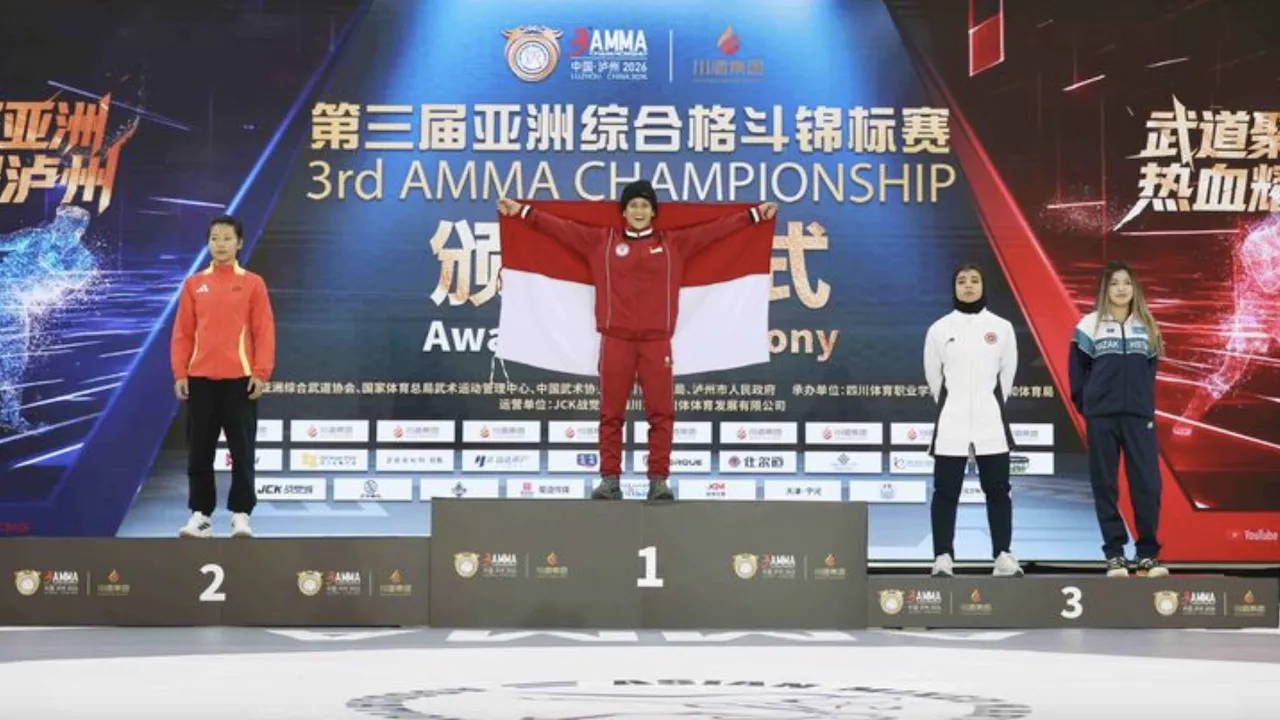 Delvi Nurfadillah saat menerima medali emas di AMMA Championship 2026