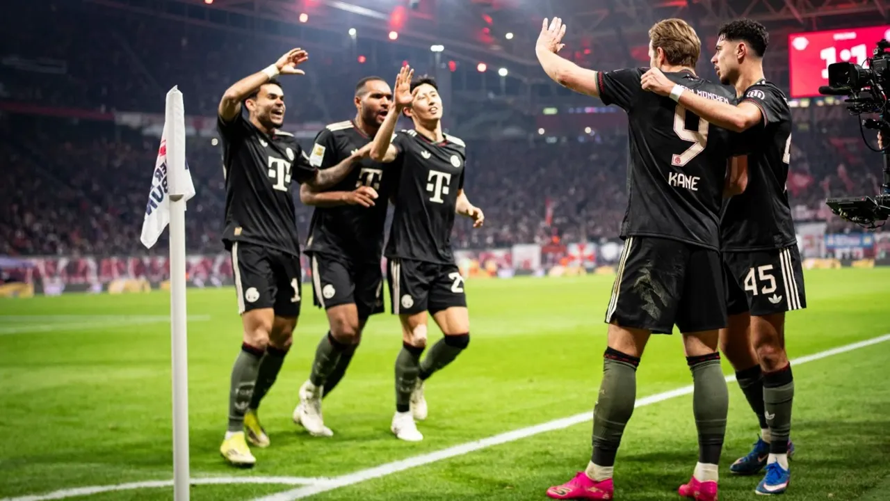 Selebrasi Harry Kane Bersama Pemain Bayern Munich Lainnya Usai Berhasil Menjebol Gawang RB Leipzig (Sumber: FC Bayern via Getty Images)