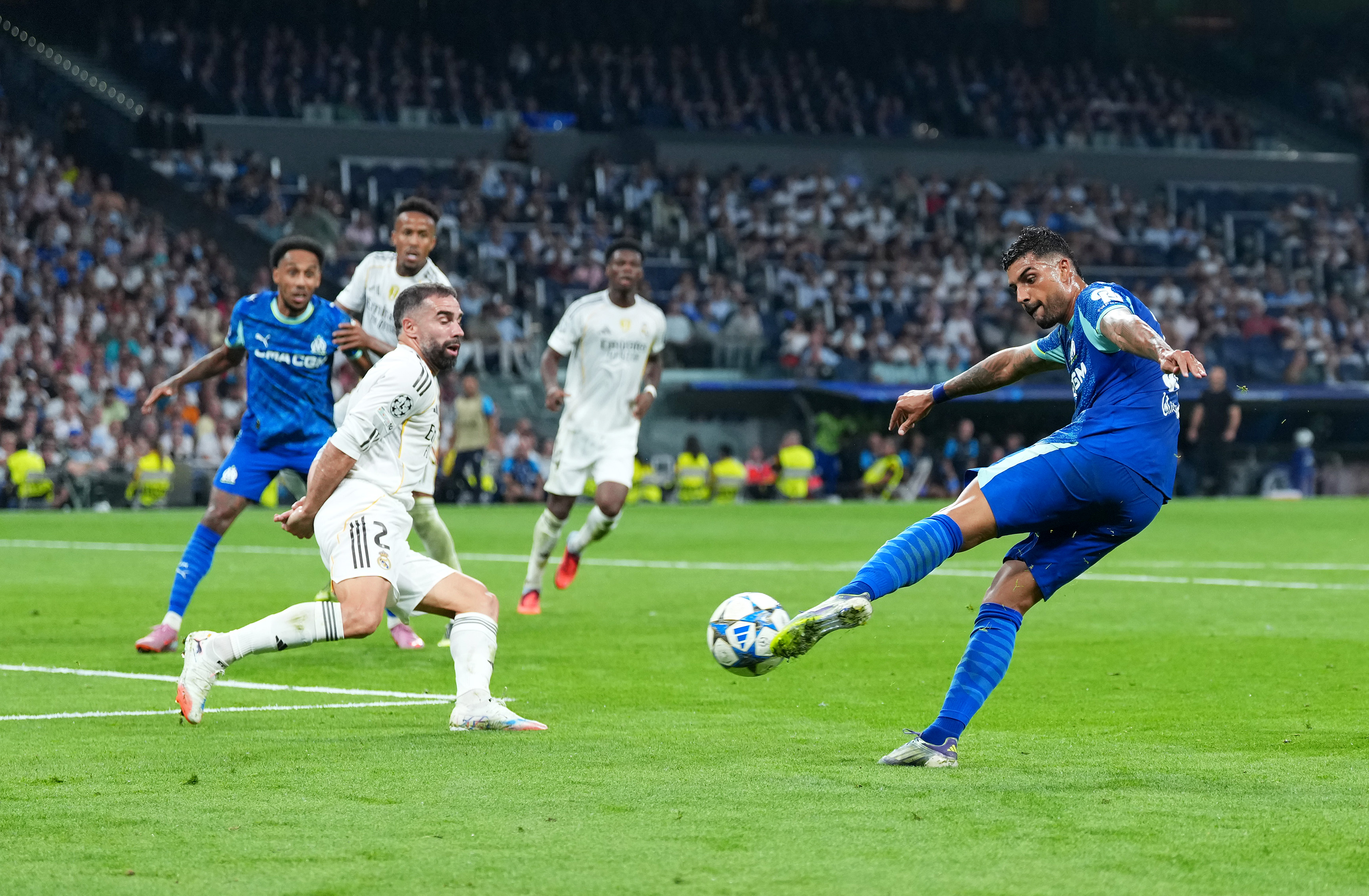 Bek Real Madrid Tolak Tawaran Kontrak Menggiurkan