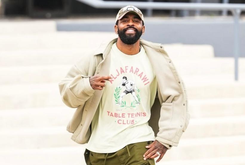 Kyrie Irving Kenakan Kaus untuk Hormati Saleh al-Jafarawi - sumber: (mainbasket)