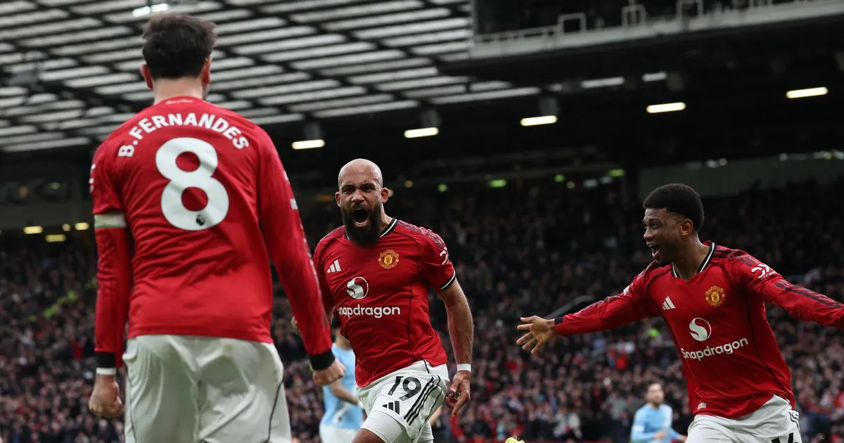 Manchester United Ulangi Keberhasilan Transfer Fernandes - sumber: (manchestereveningnews)