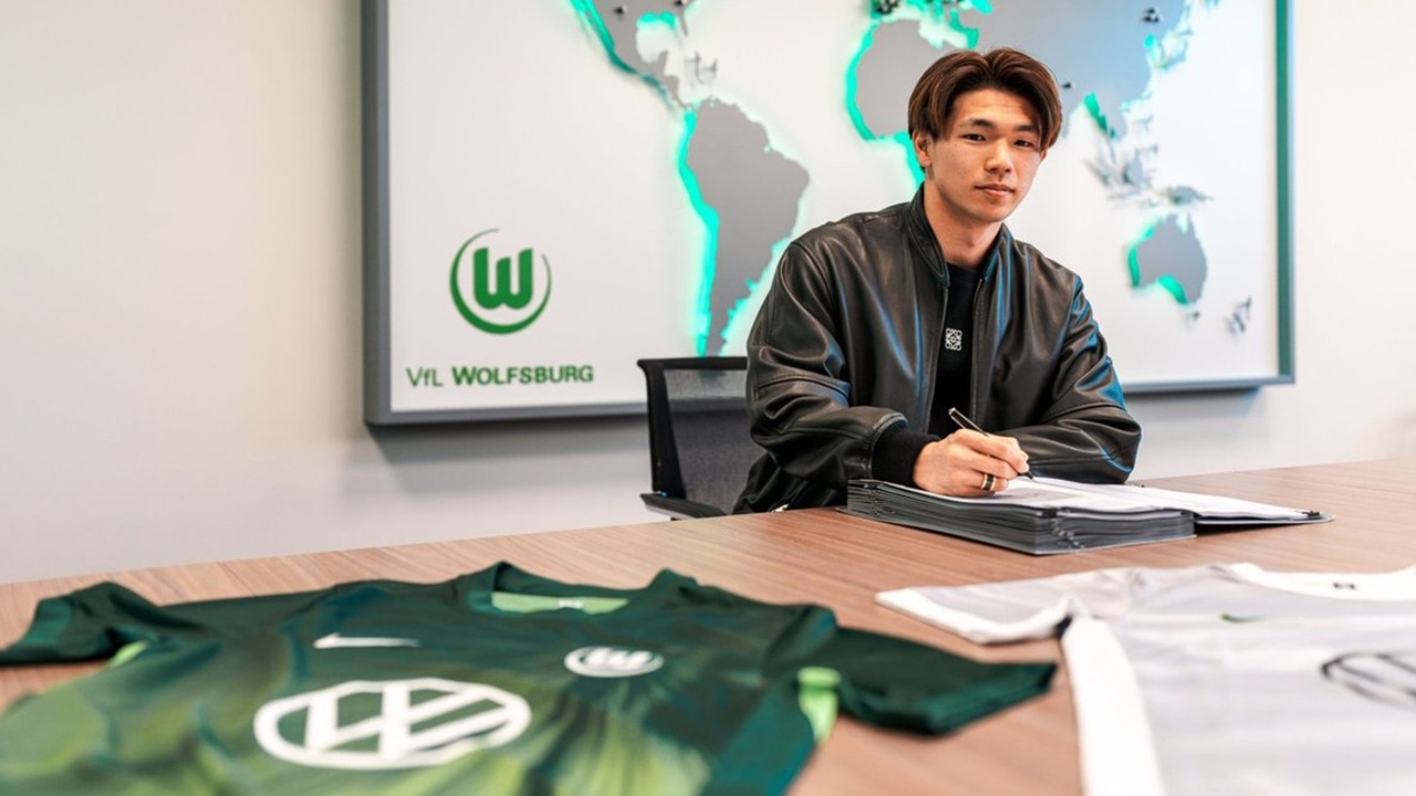 VfL Wolfsburg Resmi Boyong Penyerang Muda Asal Jepang, Kento Shiogai