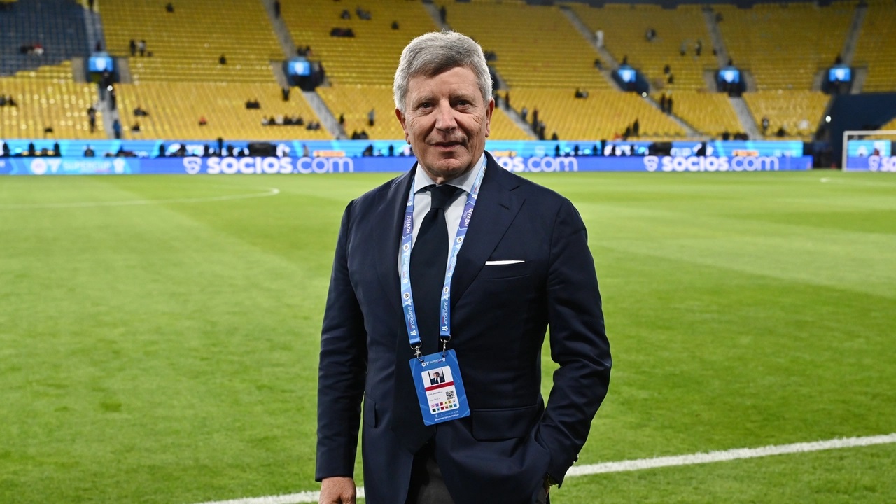 AC Milan vs Como Gagal di Australia, Ezio Simonelli: Nanti Dicoba Lagi!