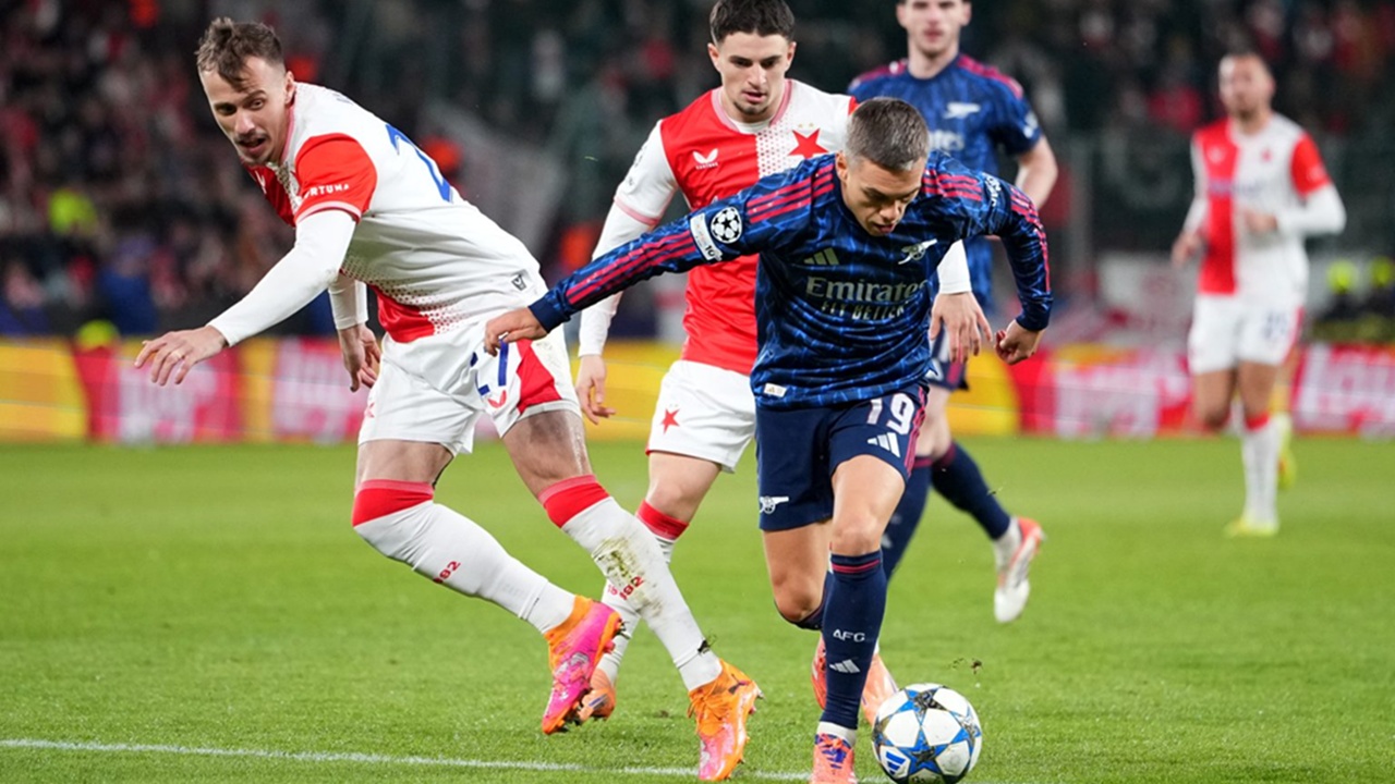 Bek Slavia Prague Merasa Tertantang Mengalahkan Barcelona