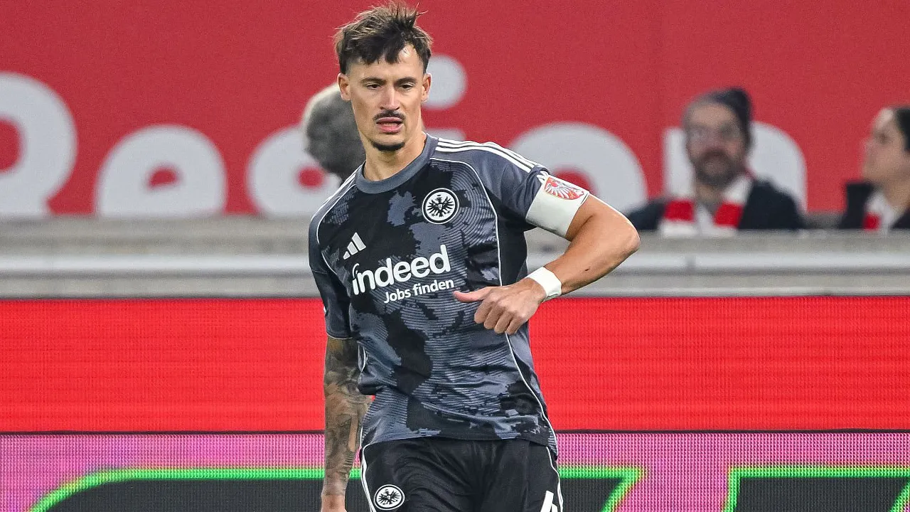 Robin Koch ucapkan salam perpisahan pada Dino Toppmoller.