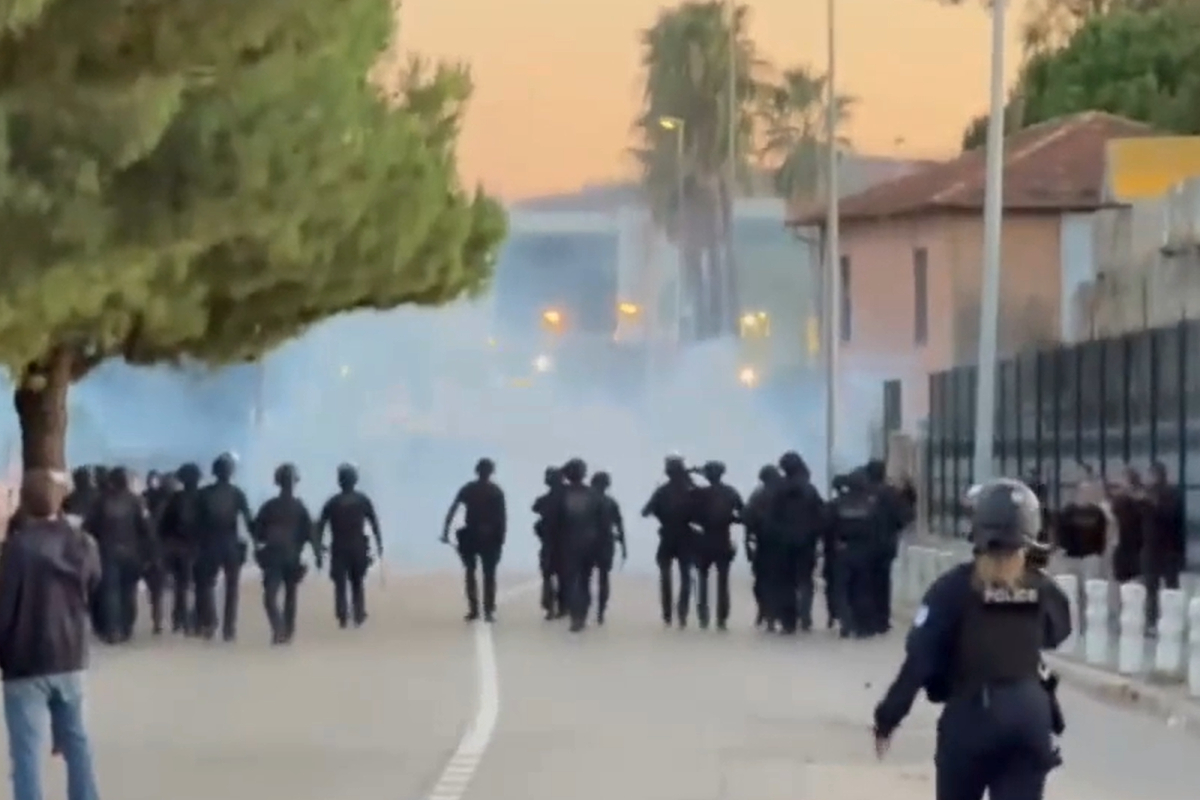 Fans Roma dan Fiorentina Dilarang Hadiri Laga Tandang - sumber: (footballitalia)