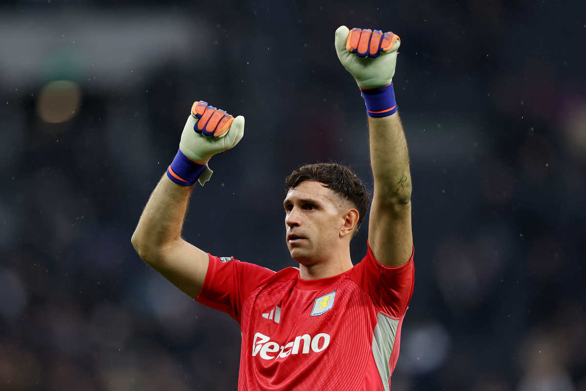 Inter Bahas Transfer Kiper Aston Villa Emiliano Martinez - sumber: (footballitalia)