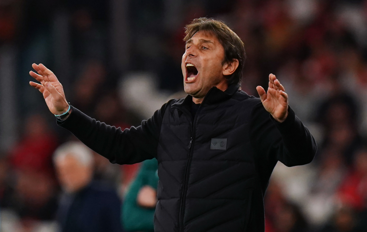 Kekecewaan Conte Usai Napoli Ditahan Imbang Tim 10 Pemain - sumber: (footballitalia)