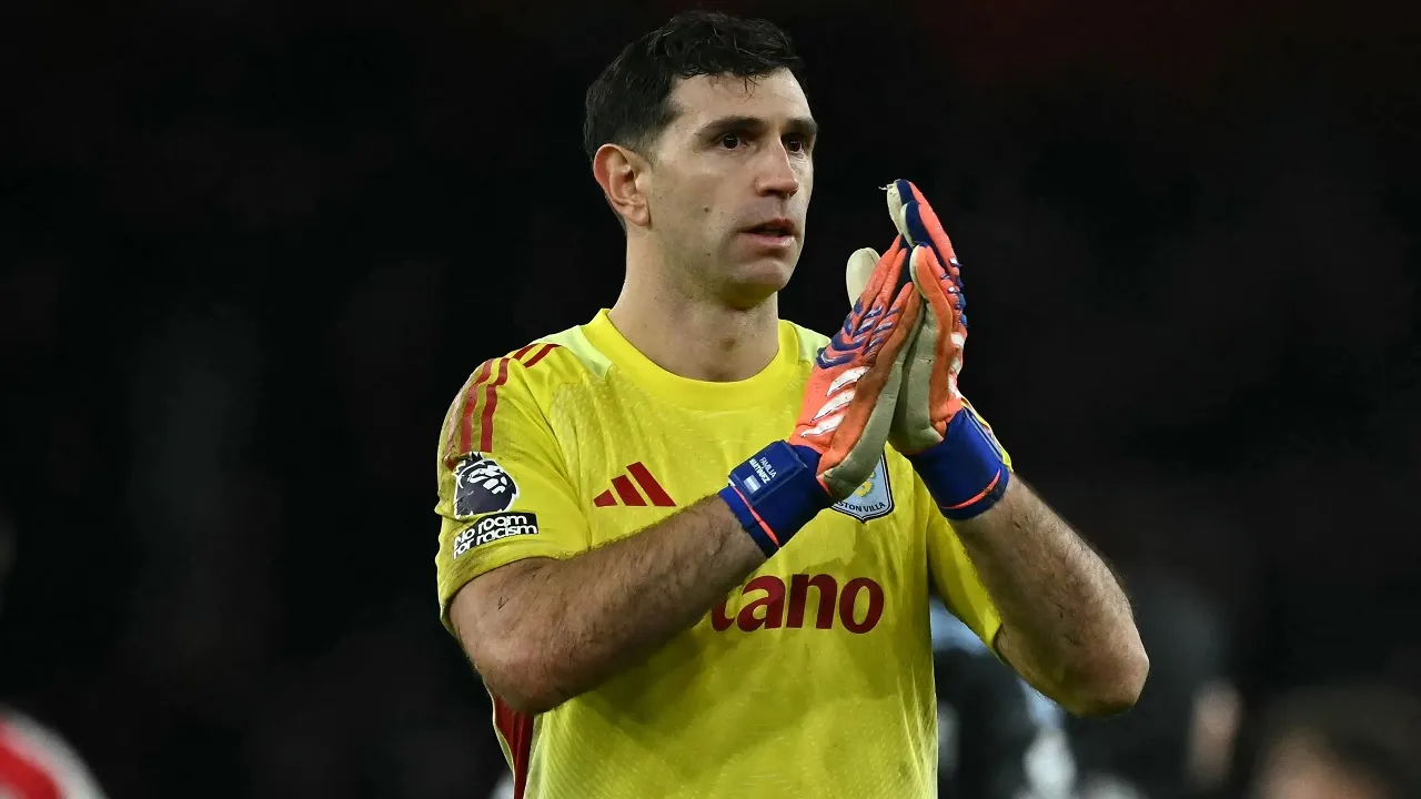 Lautaro Martinez dapat berperan besar rayu Emiliano Martinez agar gabung Inter Milan.