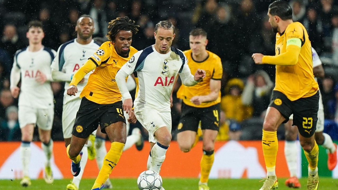 Ngeri! Xavi Simons Unggah Foto Cedera Kakinya Saat Lawan Dortmund