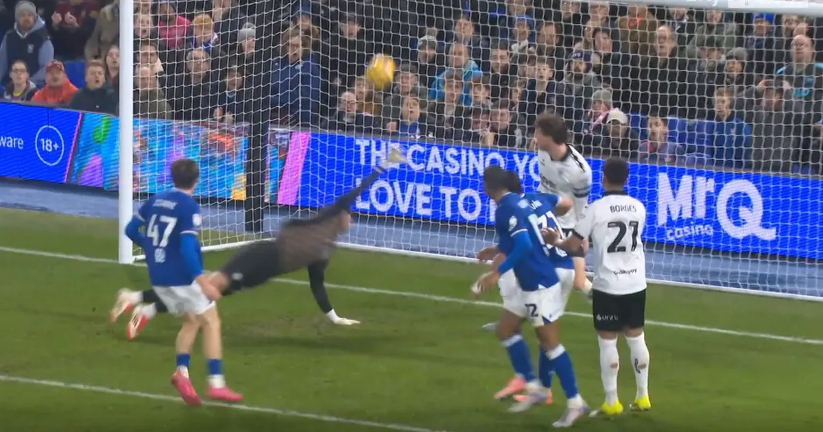 Penjaga Gawang Man Utd Viral Berkat “Penyelamatan Musim” - sumber: (manchestereveningnews)