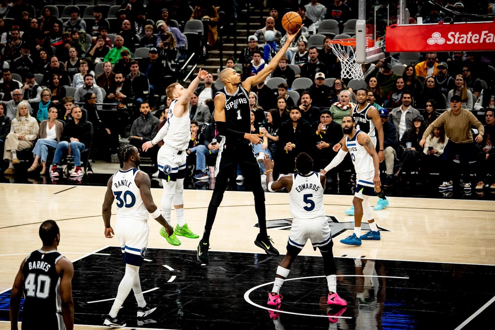 Spurs Tundukkan Timberwolves Meski Edwards Cetak 55 Poin