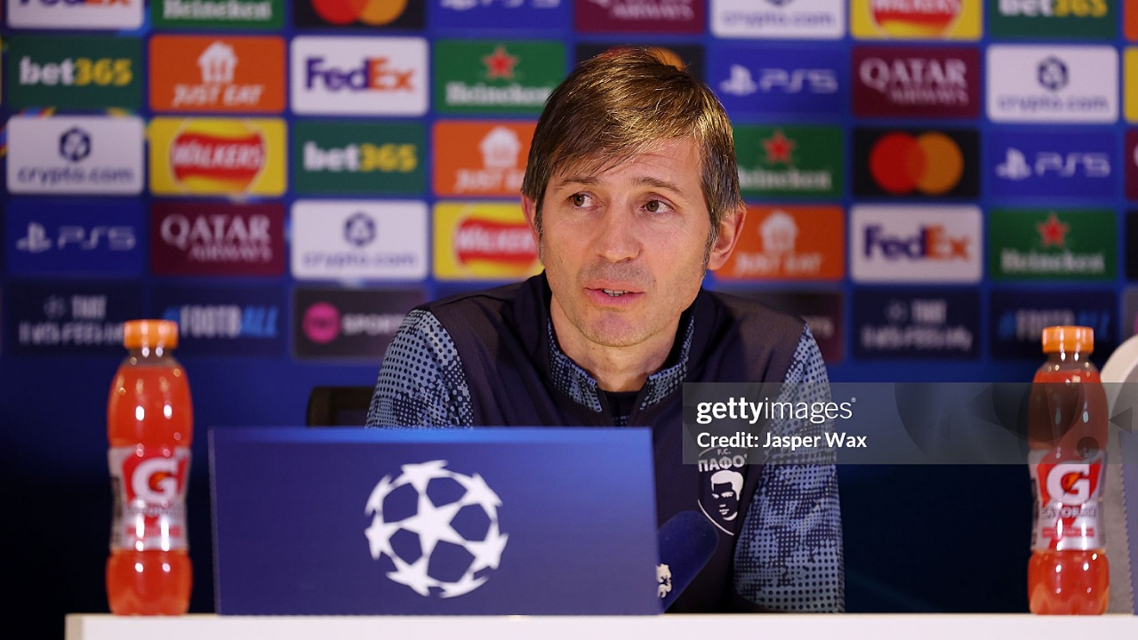 Albert Celades Bingung Ditanya Konflik Beckham Usai Pafos Dibekap Chelsea