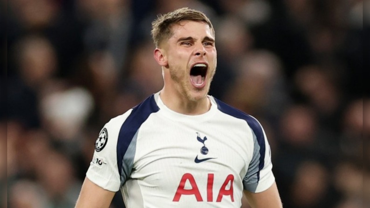 Bek Andalan Diminati Rival EPL, Tottenham Dilema