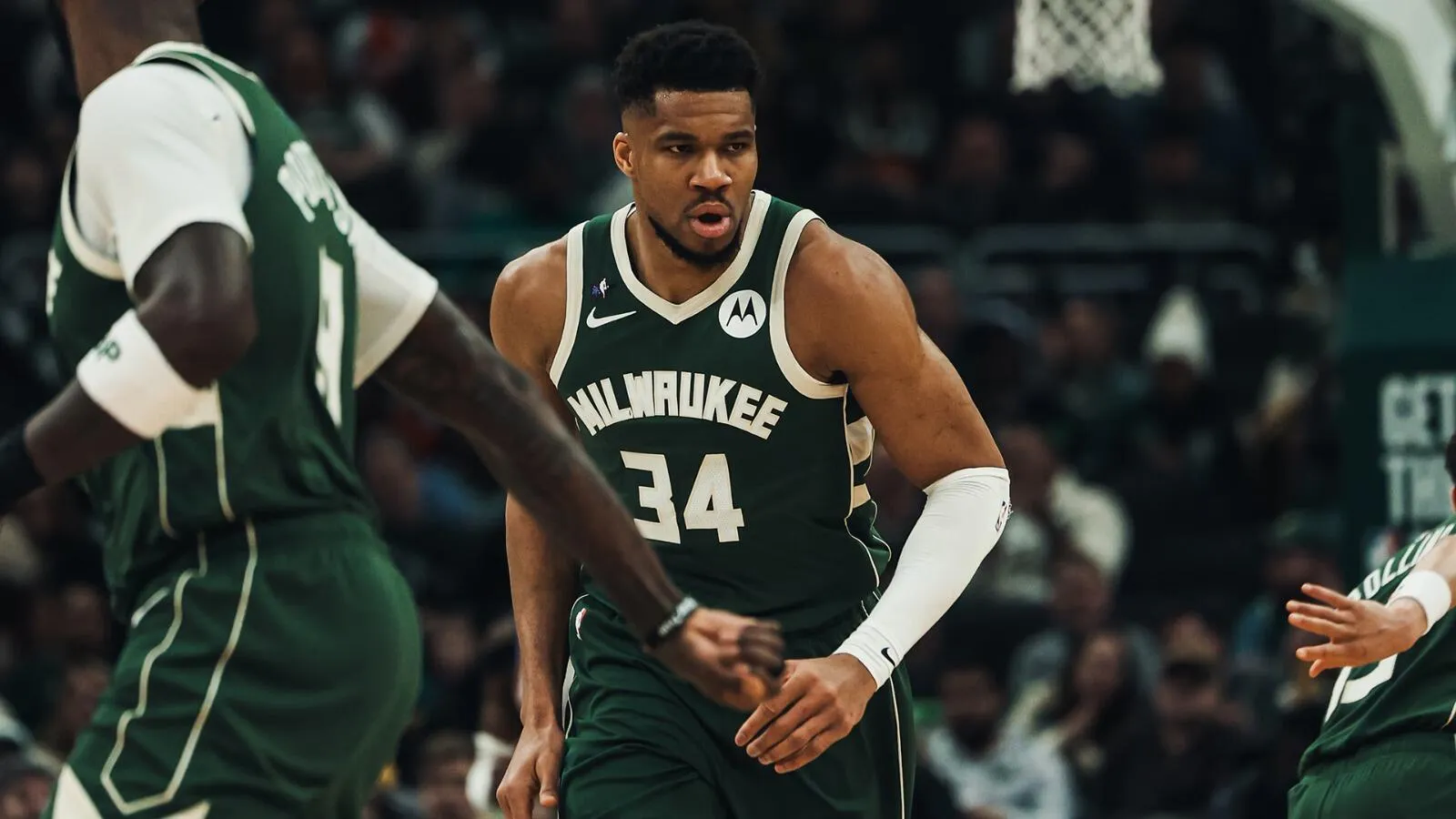 Giannis Soroti Kekompakan Bucks Usai Kekalahan dari Thunder - sumber: (mainbasket)