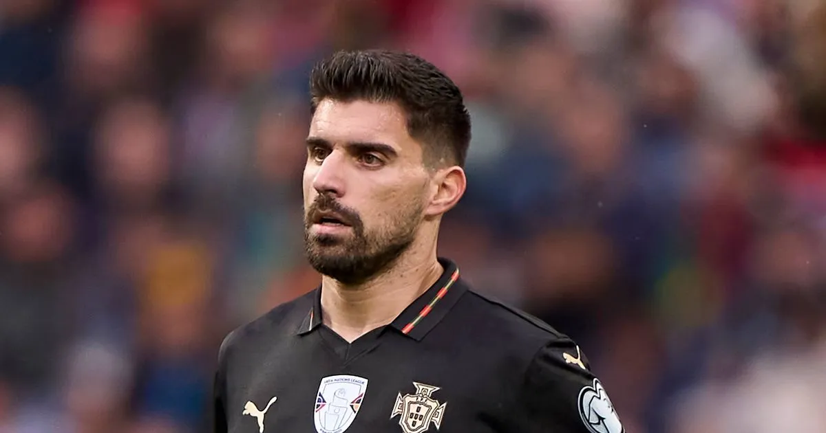 Kesepakatan Pinjaman Man United Hampir Tuntas, Neves Berpeluang Gabung - sumber: (manchestereveningnews)