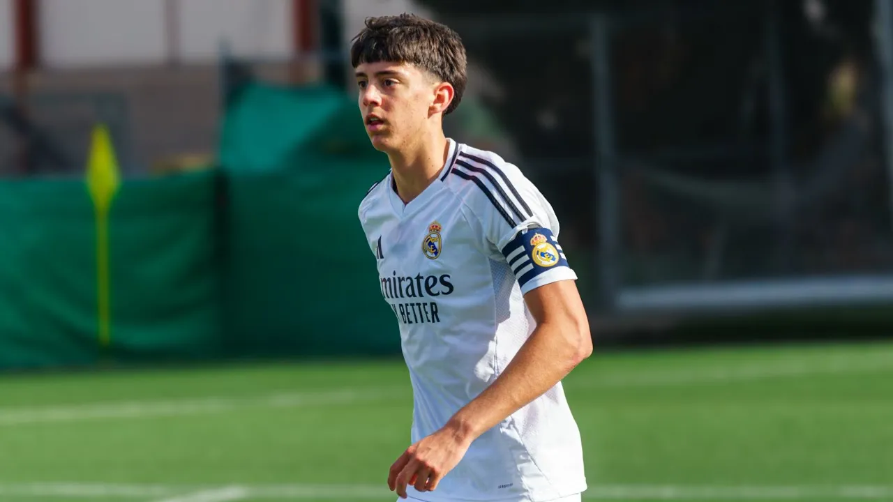 Real Madrid Ikat Bek 16 Tahun dengan Klausul €100 Juta - sumber: (footballespana)