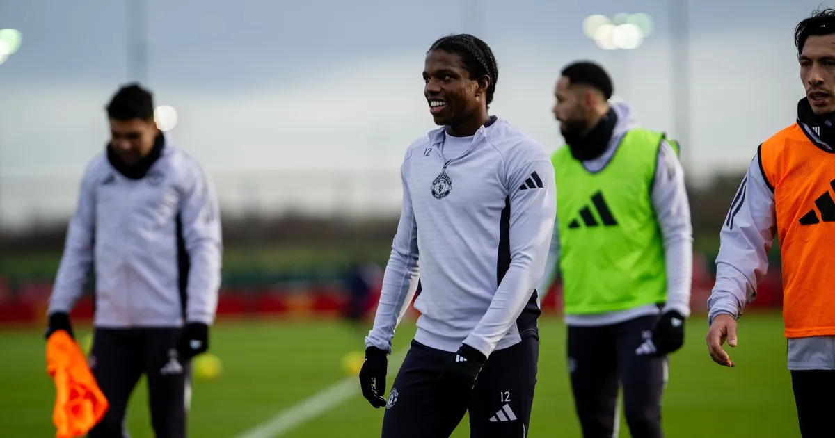 Tyrell Malacia Berpotensi Hengkang dari MU Januari Ini - sumber: (manchestereveningnews)