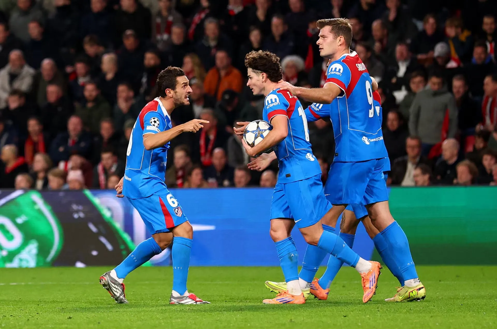 Agen Julian Alvarez Tanggapi Rumor Transfer ke Arsenal dan Barcelona - sumber: (footballespana)