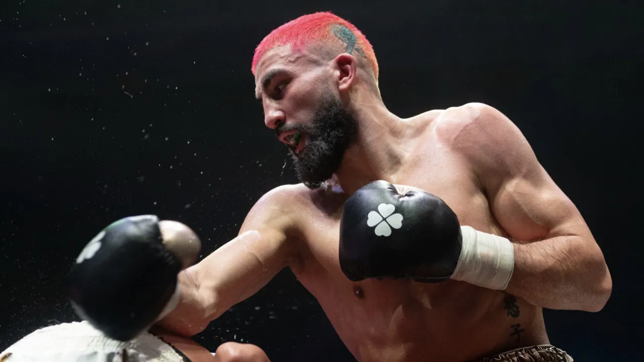 Setelah kembali merebut juara Eropa pada November lalu, Milan Prat melakukan perjalanan spiritual ke Mekah untuk menunaikan Umrah. (Foto: AP)