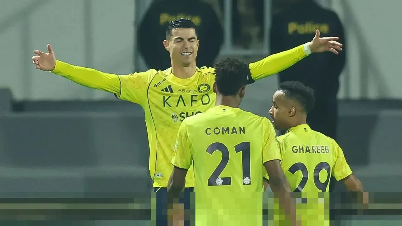 Cristiano Ronaldo mencetak gol ke gawang Damac