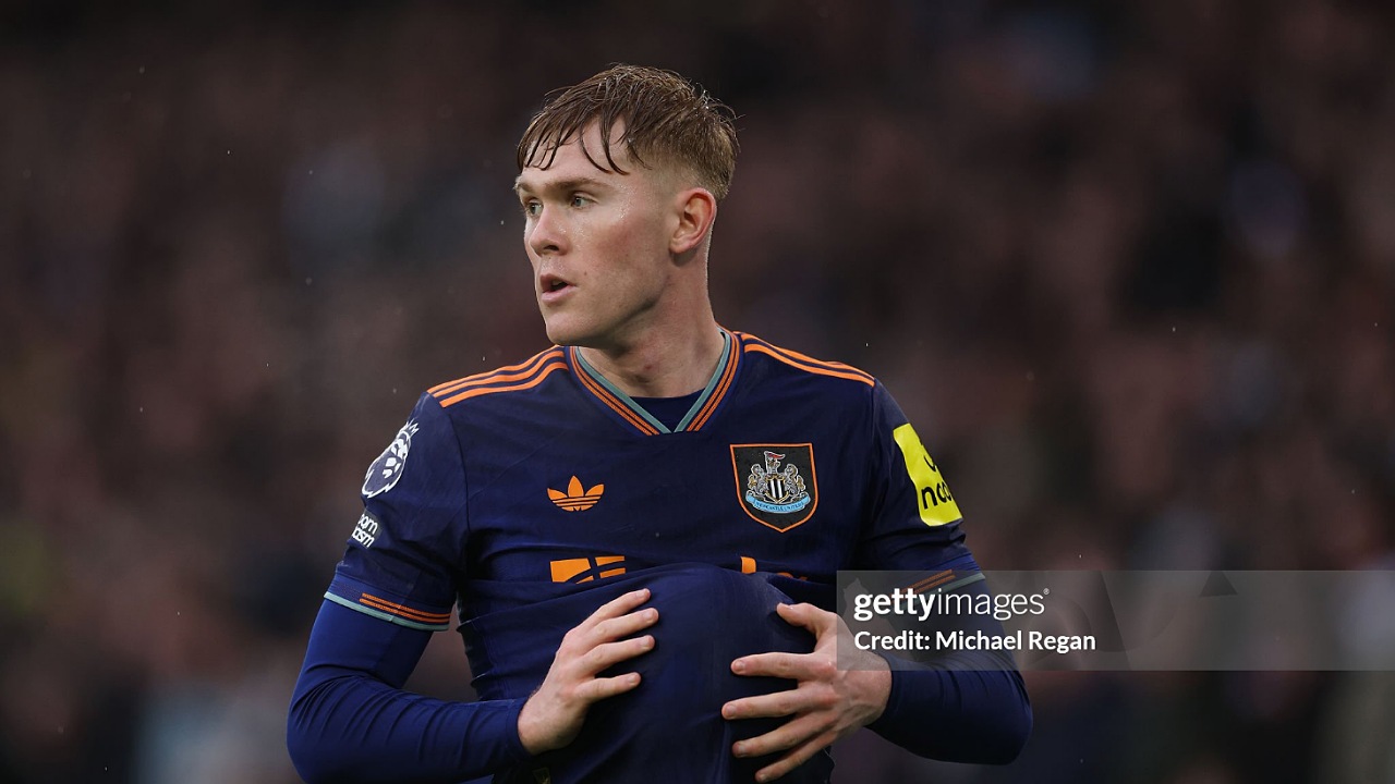 Eddie Howe Waspadai Kondisi Lewis Hall Meski Jadi Andalan Newcastle