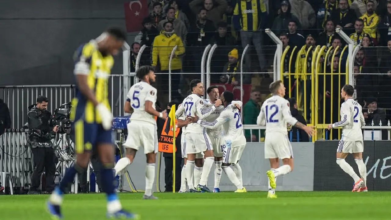 Aston Villa resmi amankan satu tiket ke 16 besar Europa League.