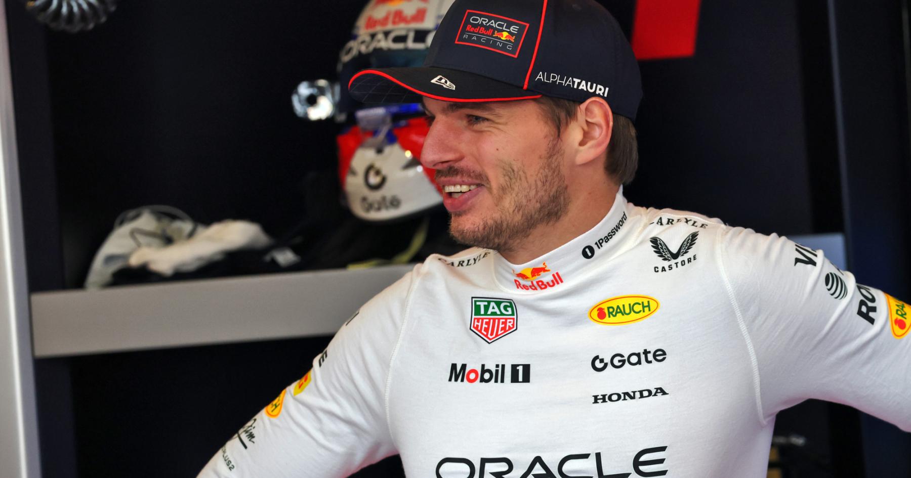 Max Verstappen Perkenalkan Helm Baru untuk Musim F1 2026