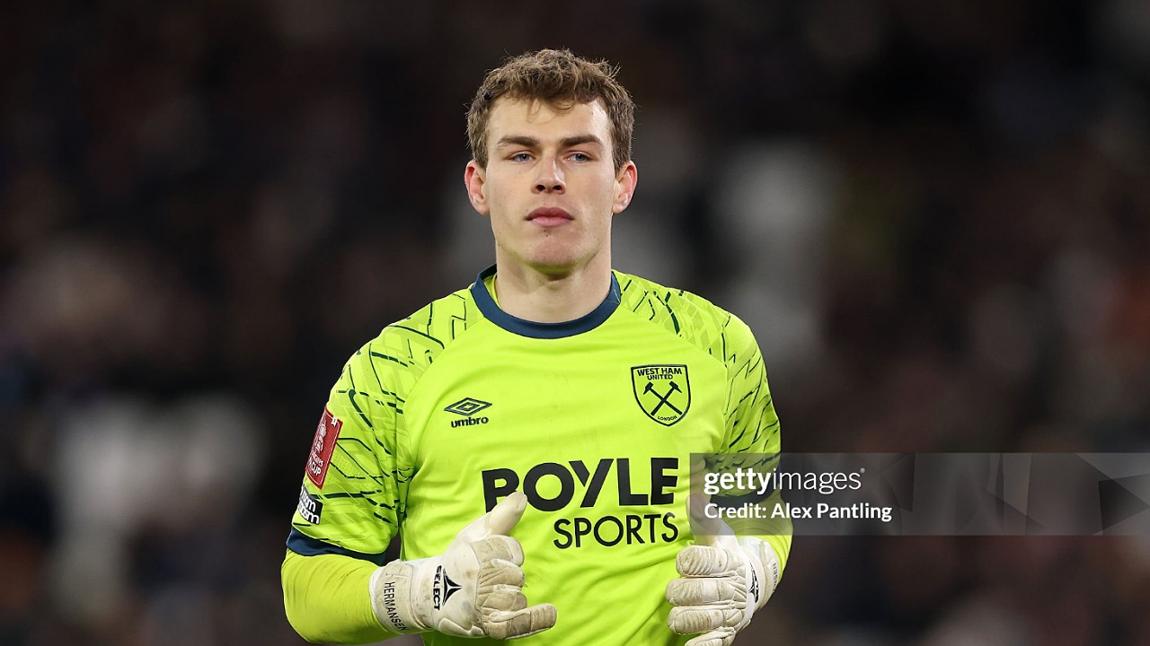 Tottenham dan West Ham Bahas Tukar Pinjam Kiper Jelang Deadline