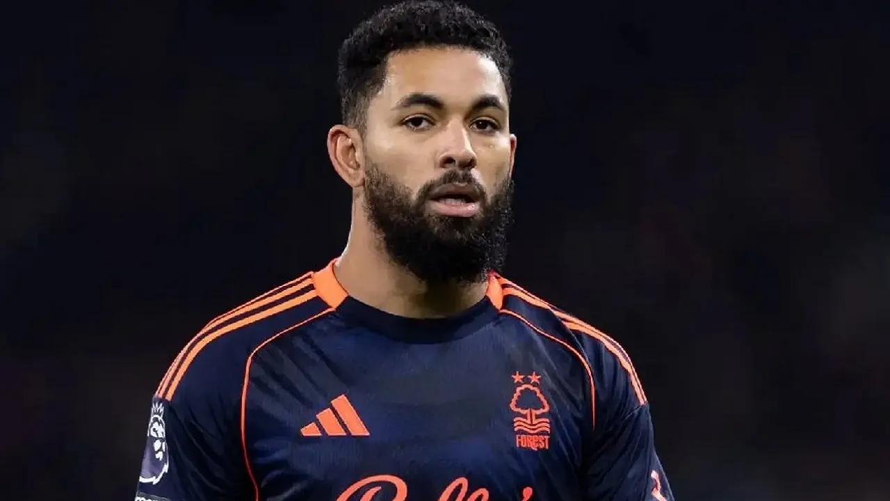 Aston Villa buka peluang reuni dengan Douglas Luiz.