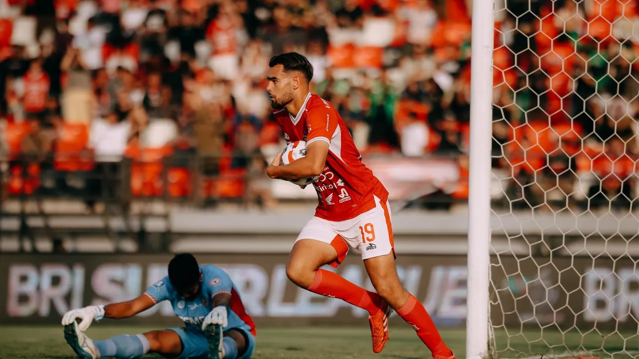 Jens Raven mencetak gol debut di Super League