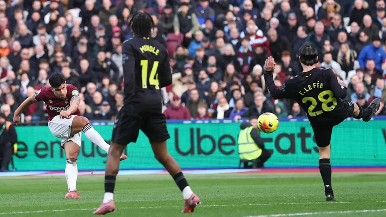 Gelandang West Ham United, Mateus Fernandes.